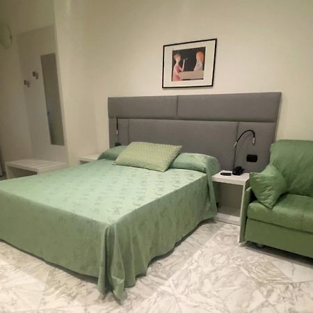 Hotel Coluccini Марина ди Пиетрасанта Екстериор снимка