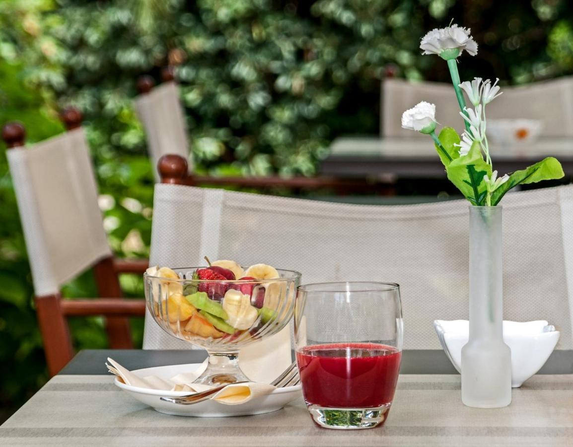 Hotel Coluccini Марина ди Пиетрасанта Екстериор снимка