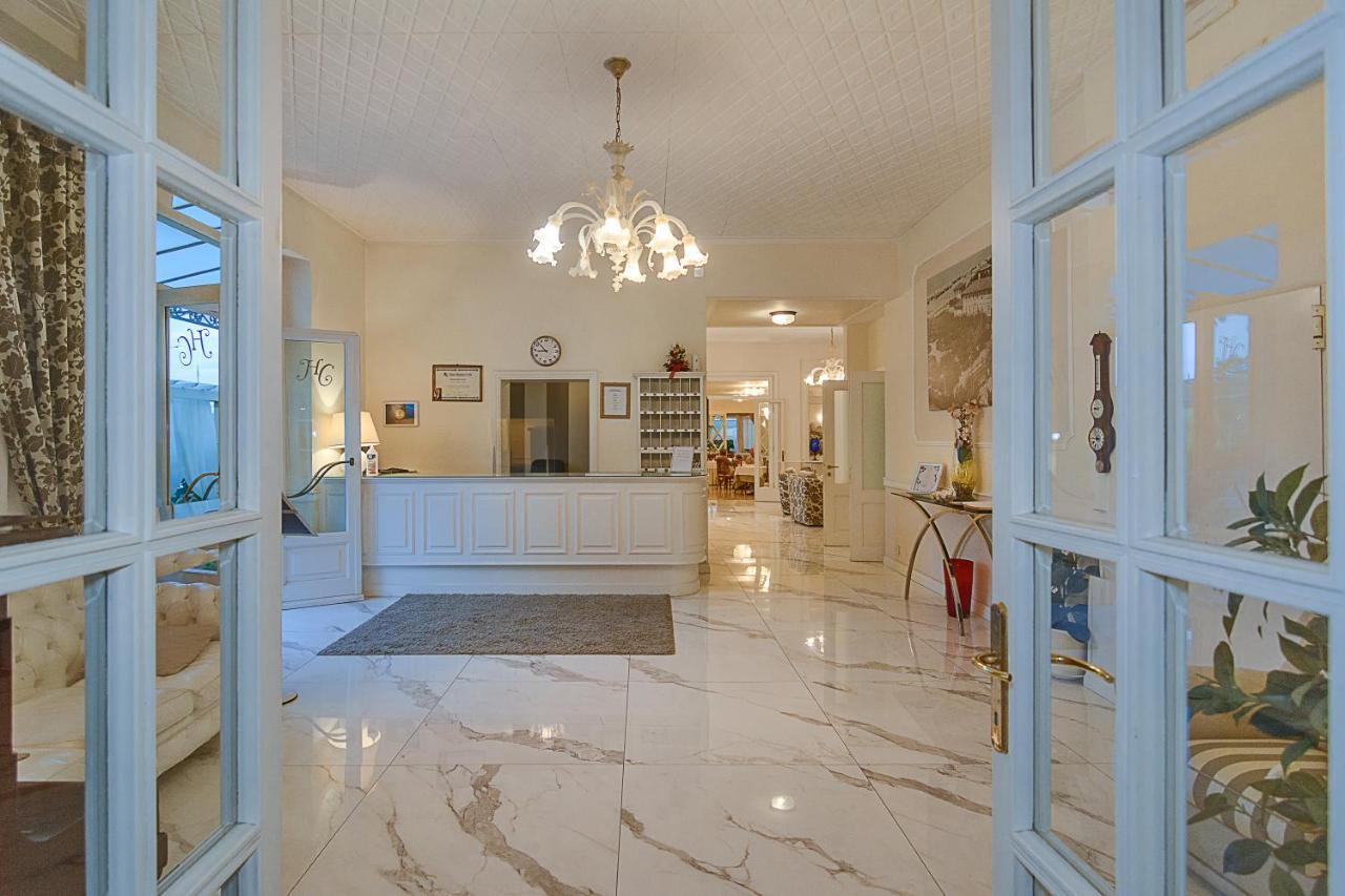 Hotel Coluccini Марина ди Пиетрасанта Екстериор снимка