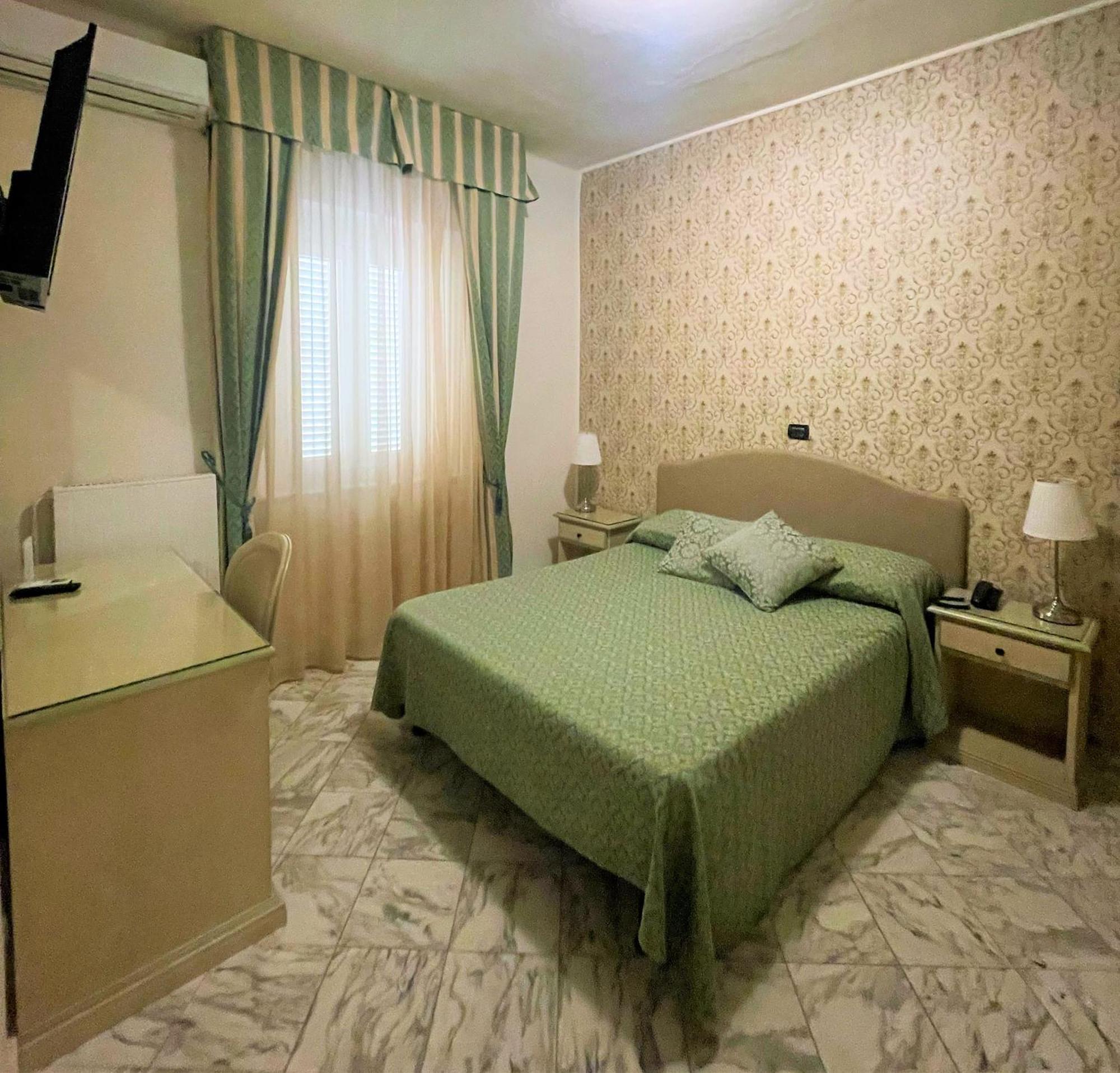 Hotel Coluccini Марина ди Пиетрасанта Екстериор снимка