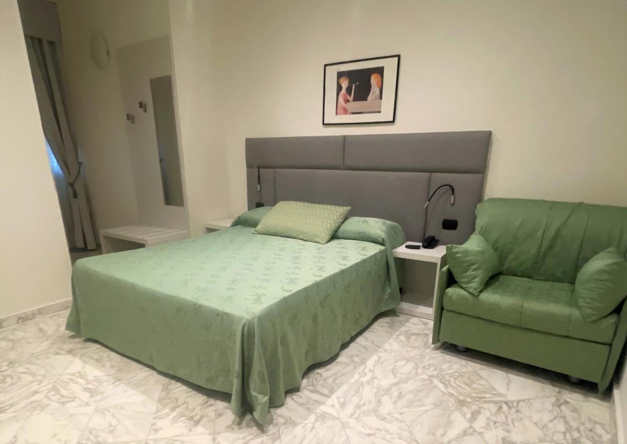 Hotel Coluccini Марина ди Пиетрасанта Екстериор снимка