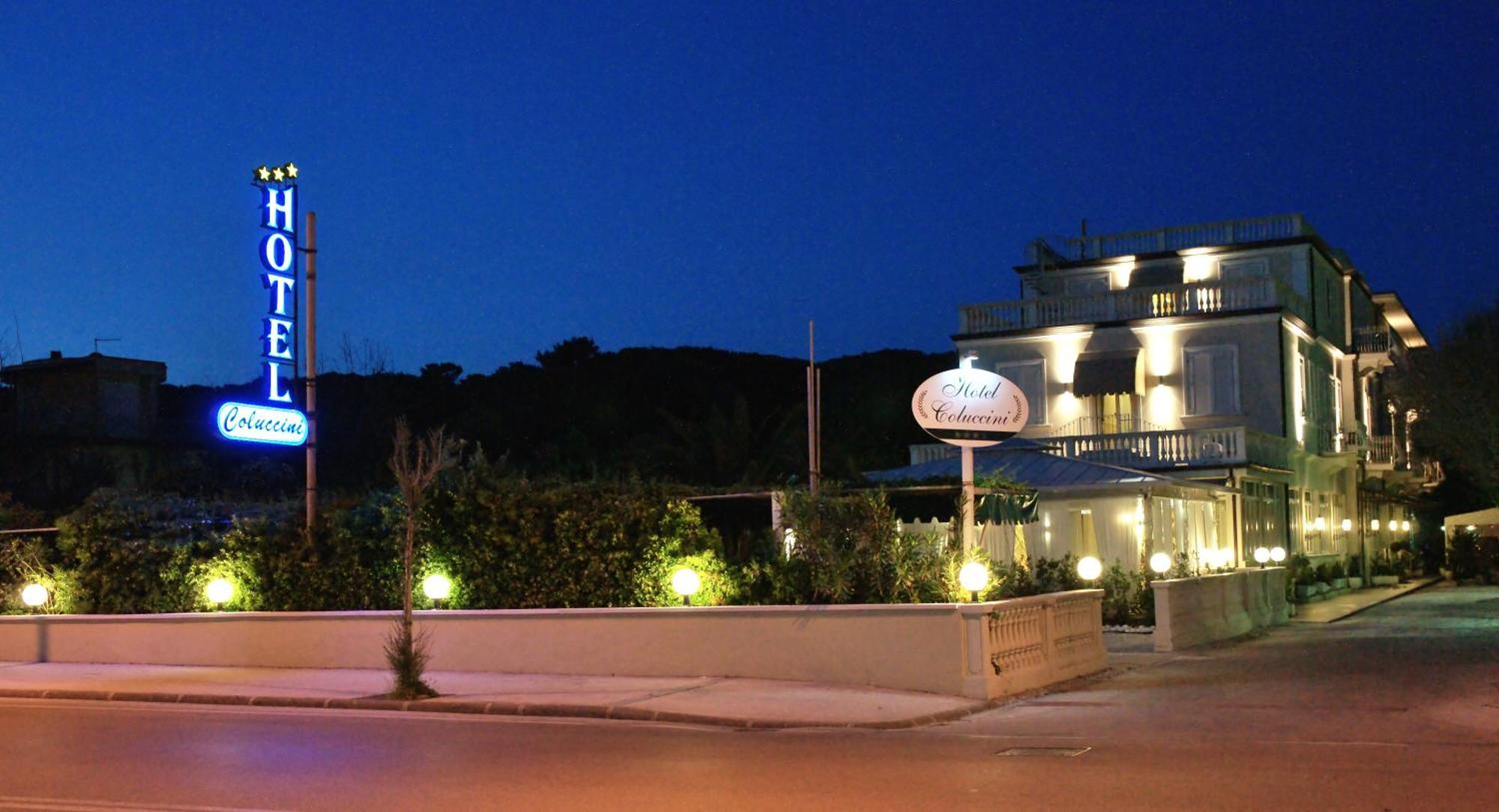 Hotel Coluccini Марина ди Пиетрасанта Екстериор снимка