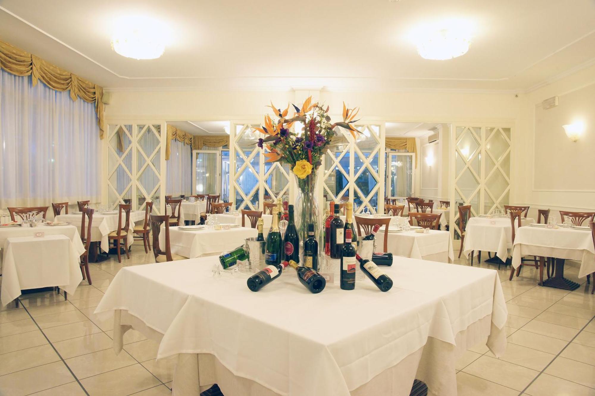 Hotel Coluccini Марина ди Пиетрасанта Екстериор снимка