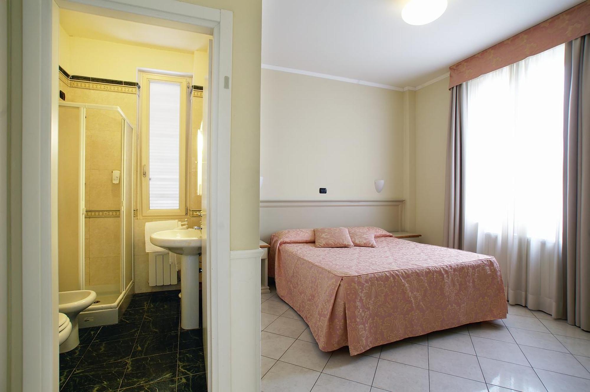 Hotel Coluccini Марина ди Пиетрасанта Екстериор снимка