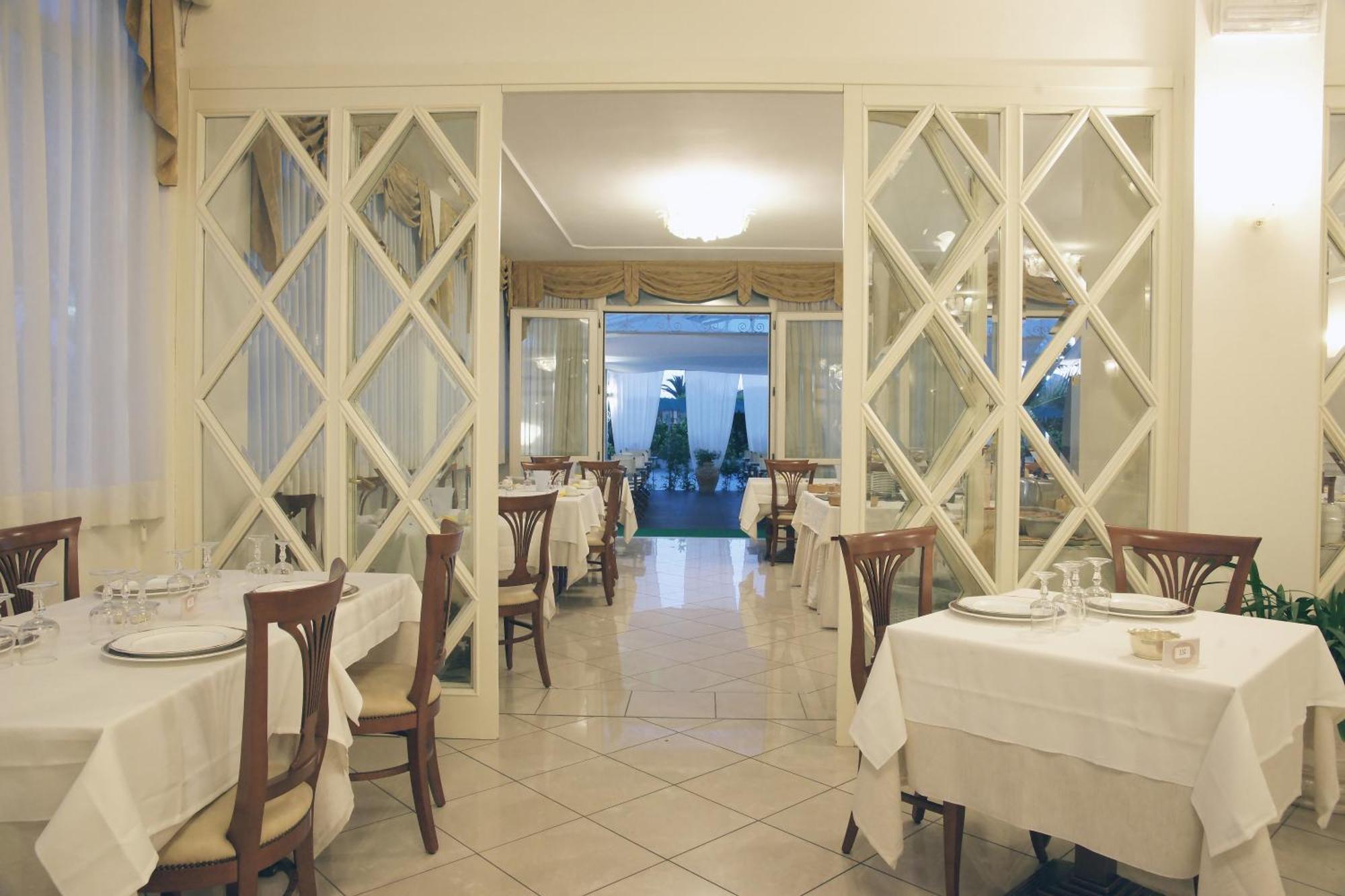 Hotel Coluccini Марина ди Пиетрасанта Екстериор снимка