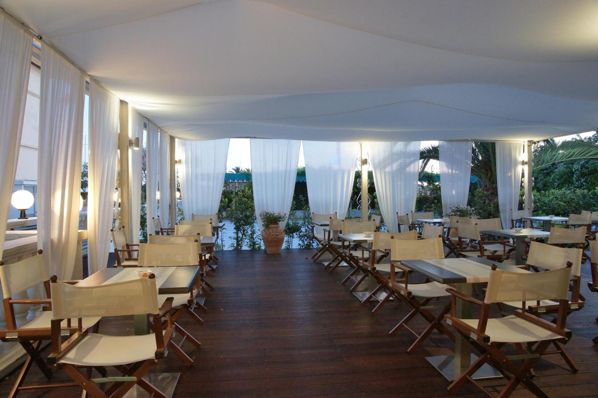Hotel Coluccini Марина ди Пиетрасанта Екстериор снимка