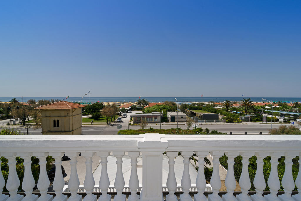 Hotel Coluccini Марина ди Пиетрасанта Екстериор снимка