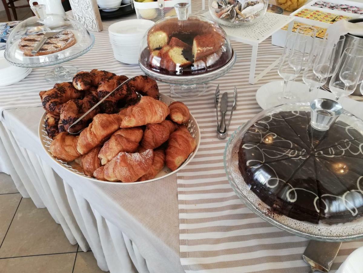 Hotel Coluccini Марина ди Пиетрасанта Екстериор снимка