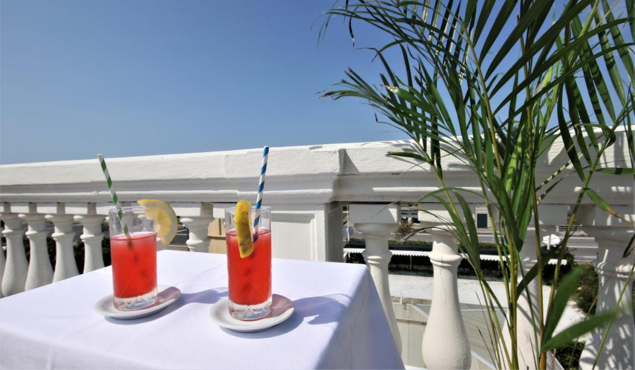 Hotel Coluccini Марина ди Пиетрасанта Екстериор снимка